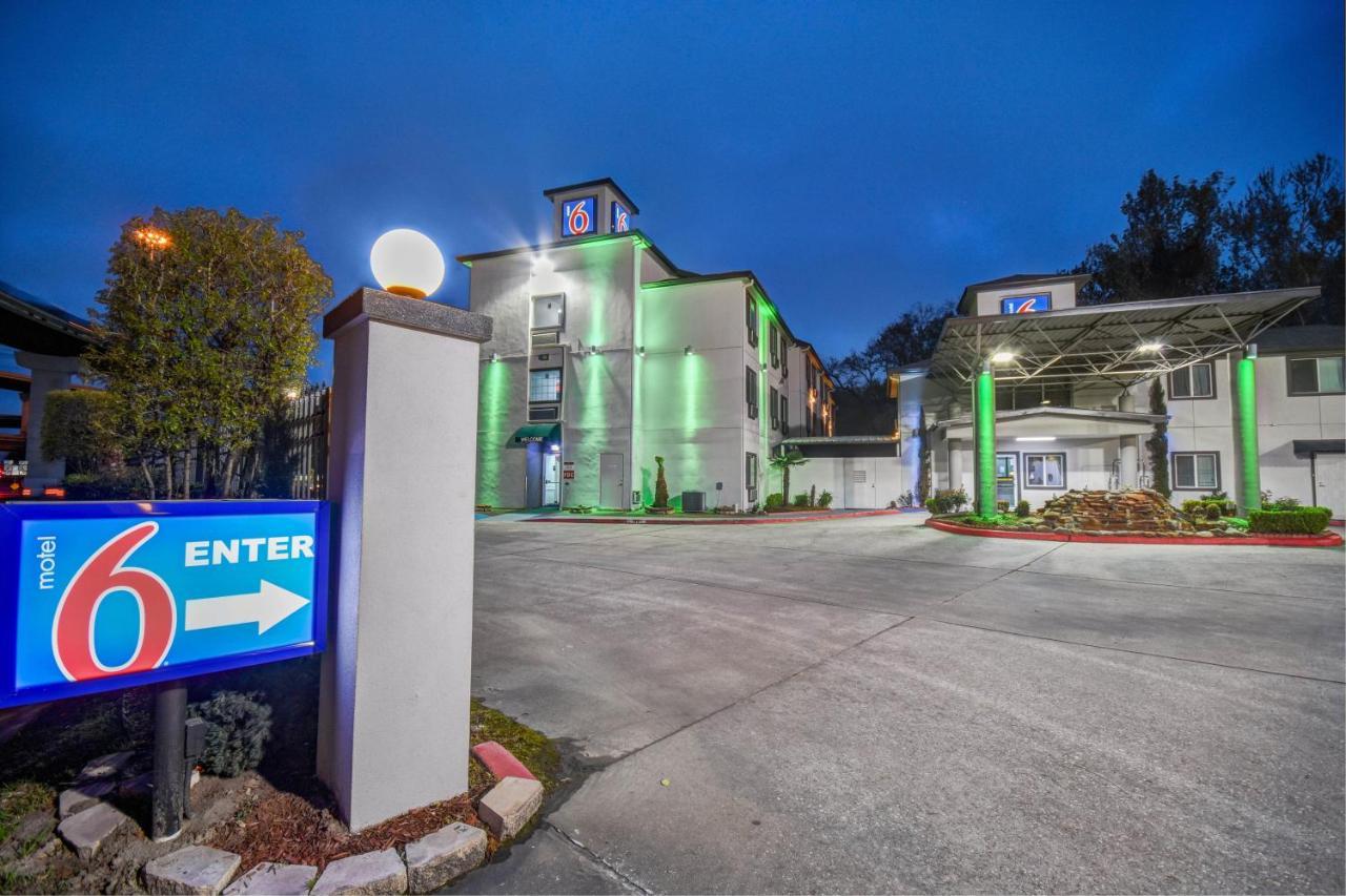 Motel 6 Humble, Tx - Houston International Airport Екстер'єр фото