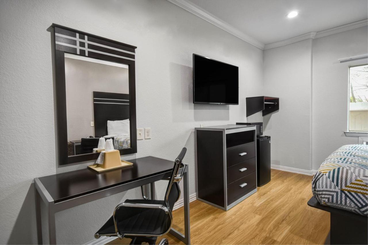 Motel 6 Humble, Tx - Houston International Airport Екстер'єр фото