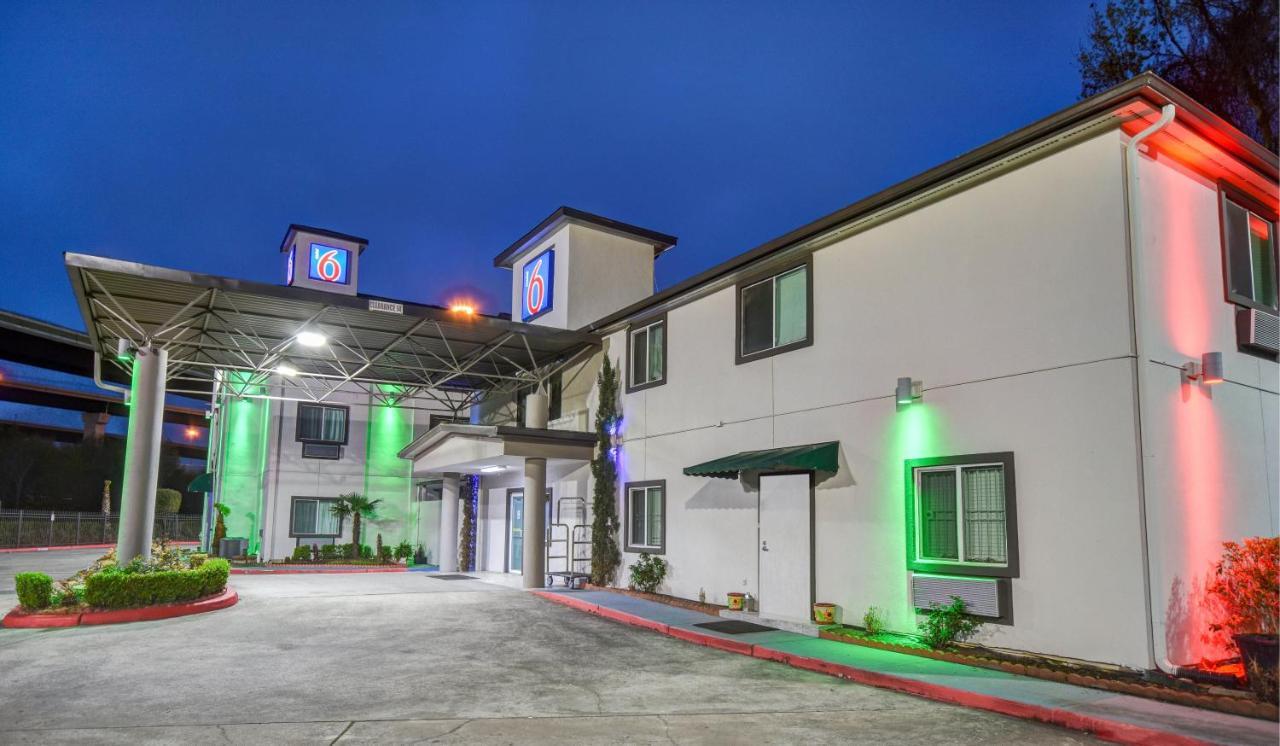 Motel 6 Humble, Tx - Houston International Airport Екстер'єр фото