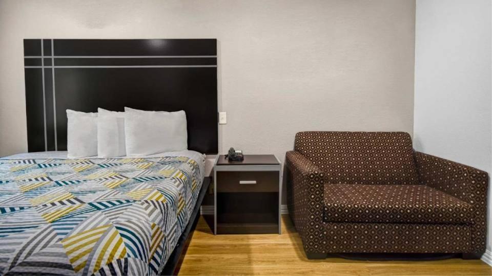 Motel 6 Humble, Tx - Houston International Airport Екстер'єр фото