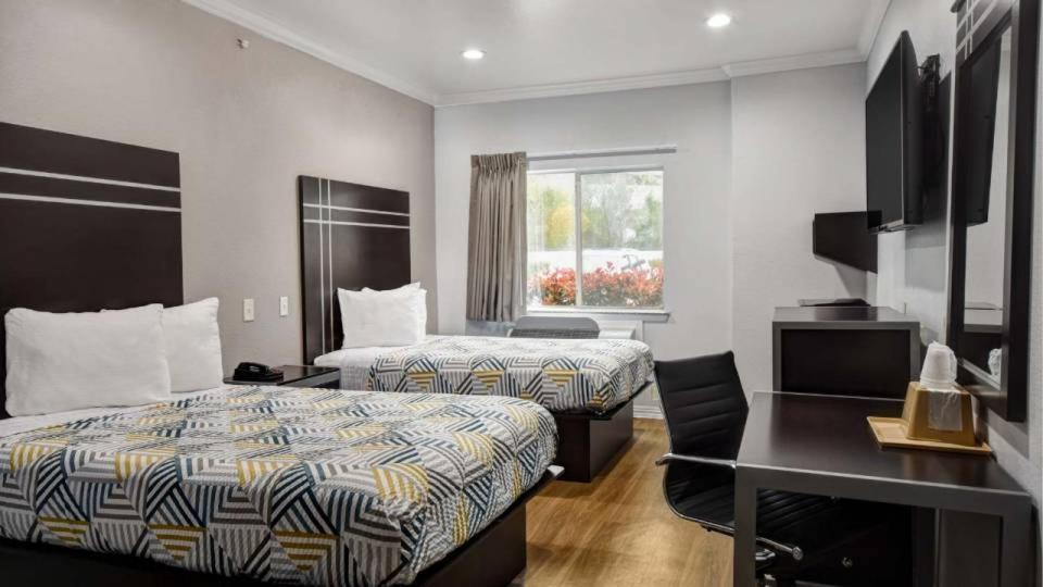 Motel 6 Humble, Tx - Houston International Airport Екстер'єр фото